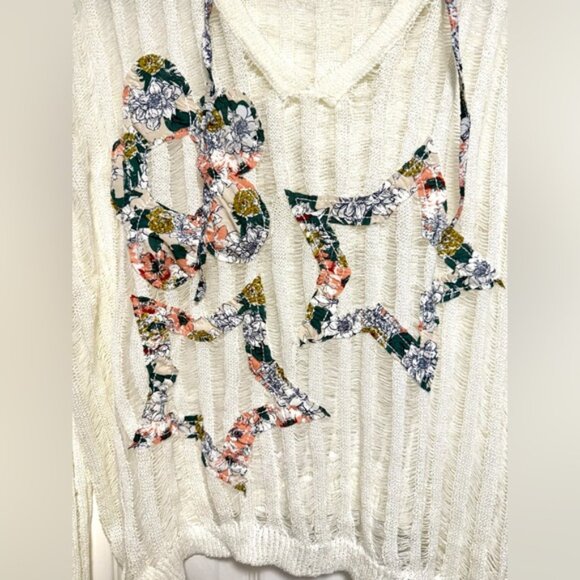 POL Cream V-Neck Sweater with Floral Star Accents - Picture 3 of 12